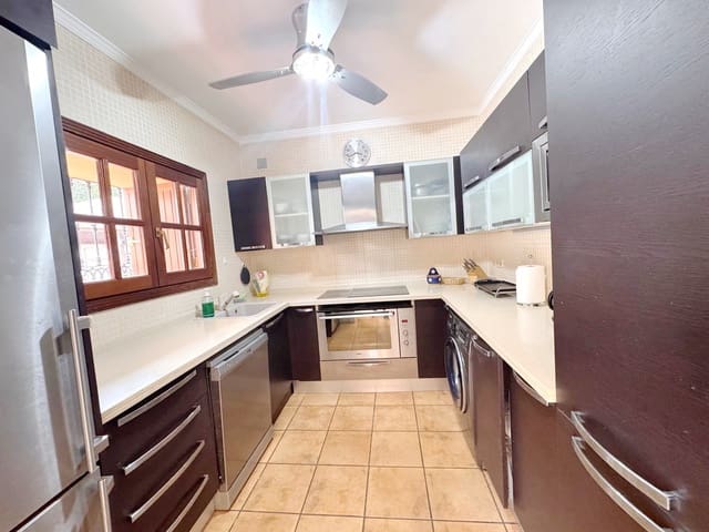 3 sypialnia Dom blizniak na sprzedaż w Nueva Andalucia, Marbella z basenem garażem - 945 000 € (Ref: 8916127)