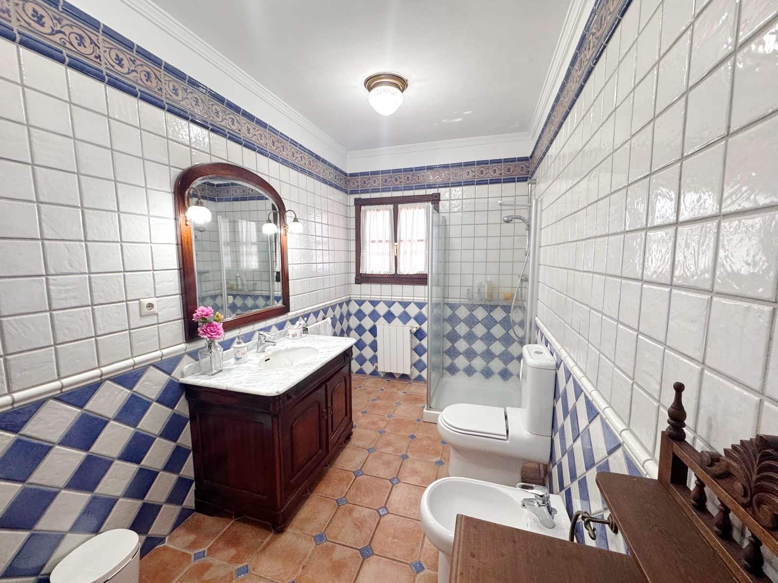3 sypialnia Dom blizniak na sprzedaż w Nueva Andalucia z basenem garażem - 945 000 € (Ref: 8916127)