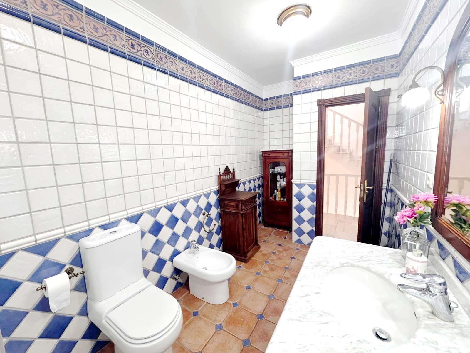 3 sypialnia Dom blizniak na sprzedaż w Nueva Andalucia z basenem garażem - 945 000 € (Ref: 8916127)