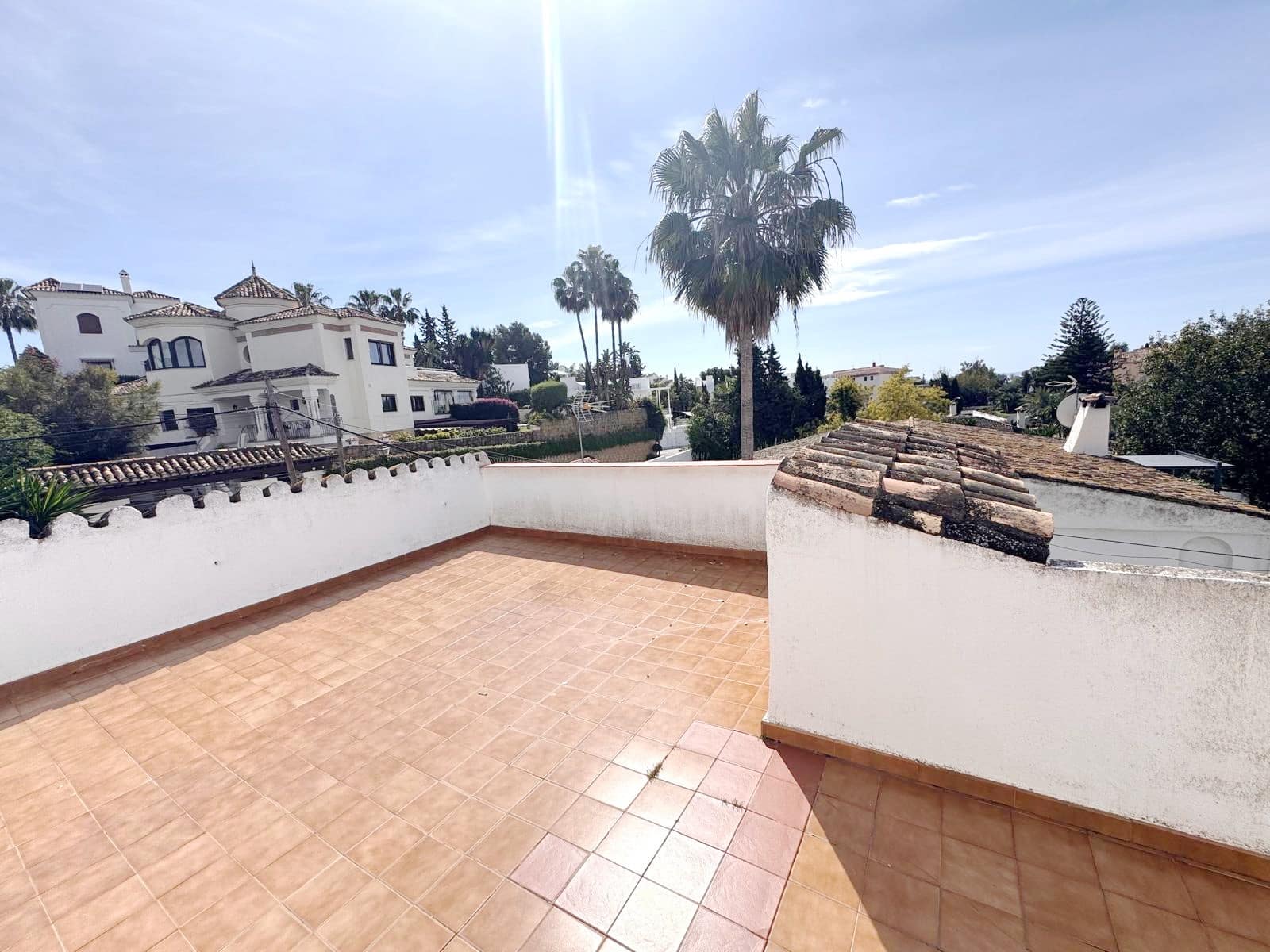 3 sypialnia Dom blizniak na sprzedaż w Nueva Andalucia z basenem garażem - 945 000 € (Ref: 8916127)