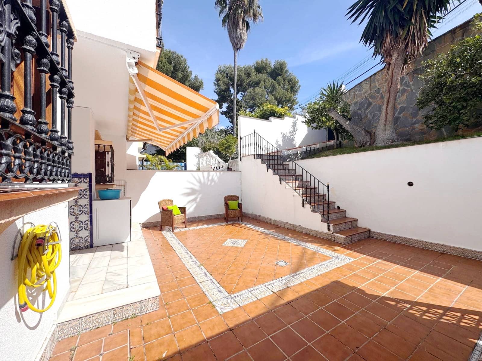 3 sypialnia Dom blizniak na sprzedaż w Nueva Andalucia z basenem garażem - 945 000 € (Ref: 8916127)