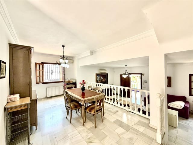 3 makuuhuone Paritalo myytävänä paikassa Nueva Andalucia, Marbella mukana uima-altaan 
autotalli - 945 000 € (Ref: 8916127)