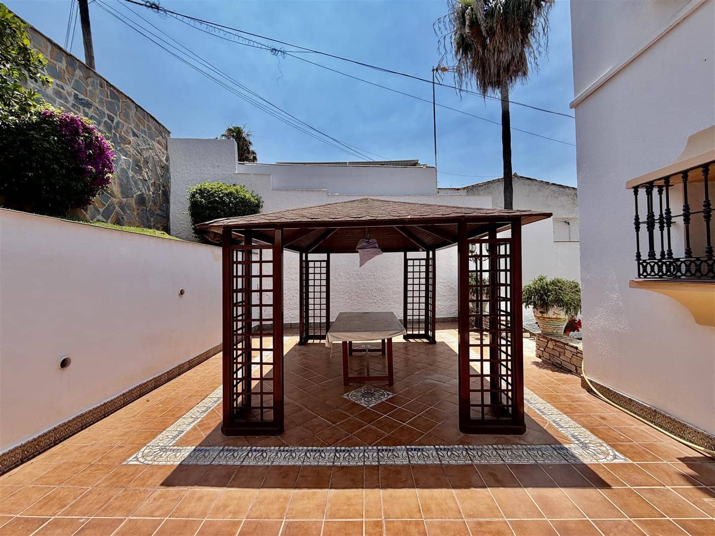 3 Zimmer Doppelhaus zu verkaufen in Nueva Andalucia mit Pool Garage - 945.000 € (Ref: 8916127)
