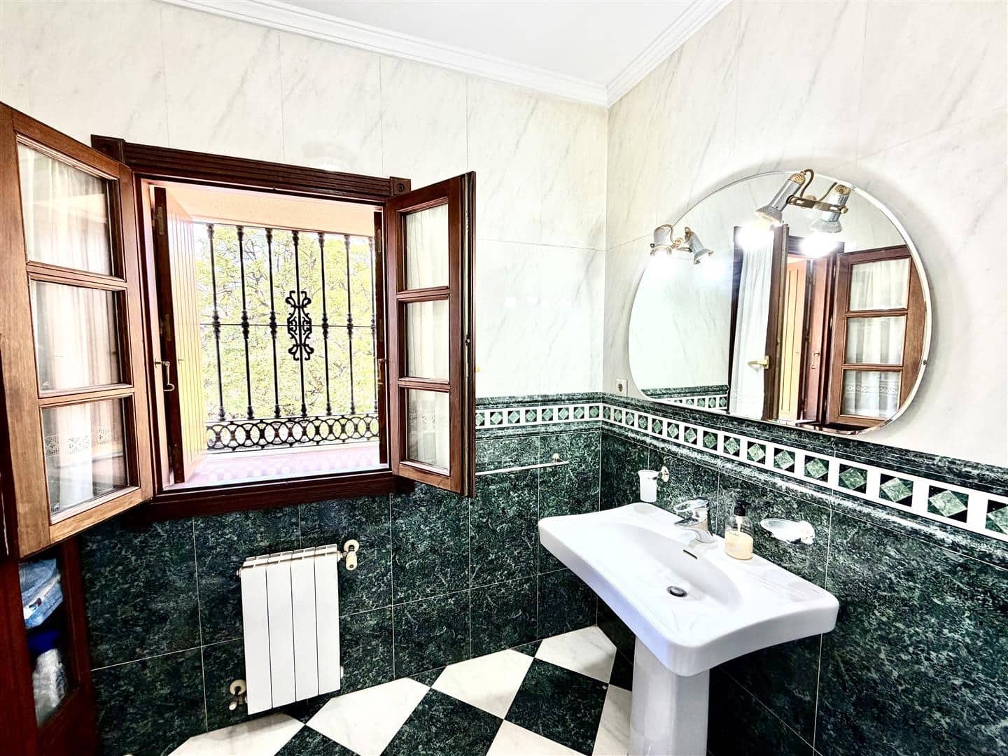 3 Zimmer Doppelhaus zu verkaufen in Nueva Andalucia mit Pool Garage - 945.000 € (Ref: 8916127)