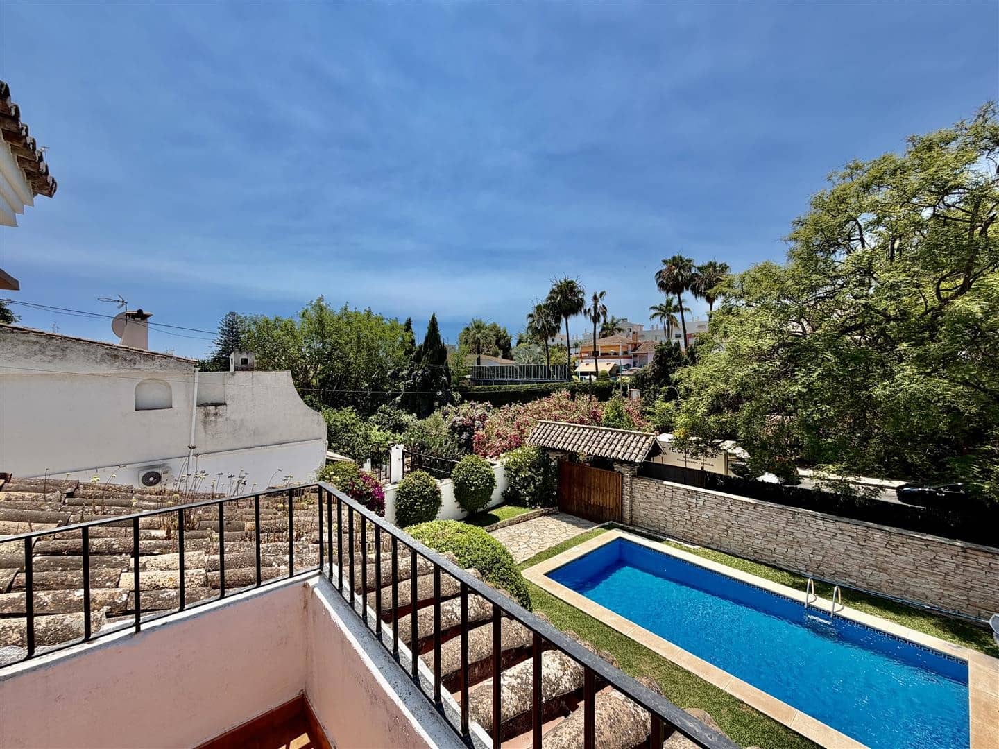 3 Zimmer Doppelhaus zu verkaufen in Nueva Andalucia mit Pool Garage - 945.000 € (Ref: 8916127)