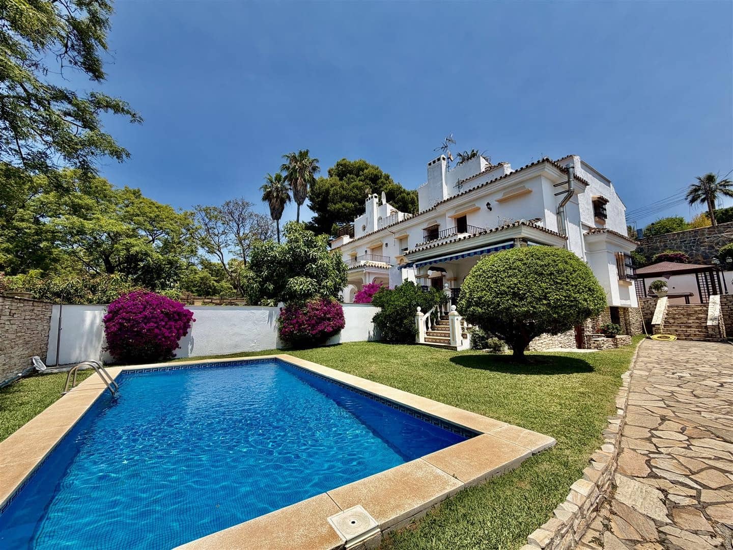 3 Zimmer Doppelhaus zu verkaufen in Nueva Andalucia mit Pool Garage - 945.000 € (Ref: 8916127)