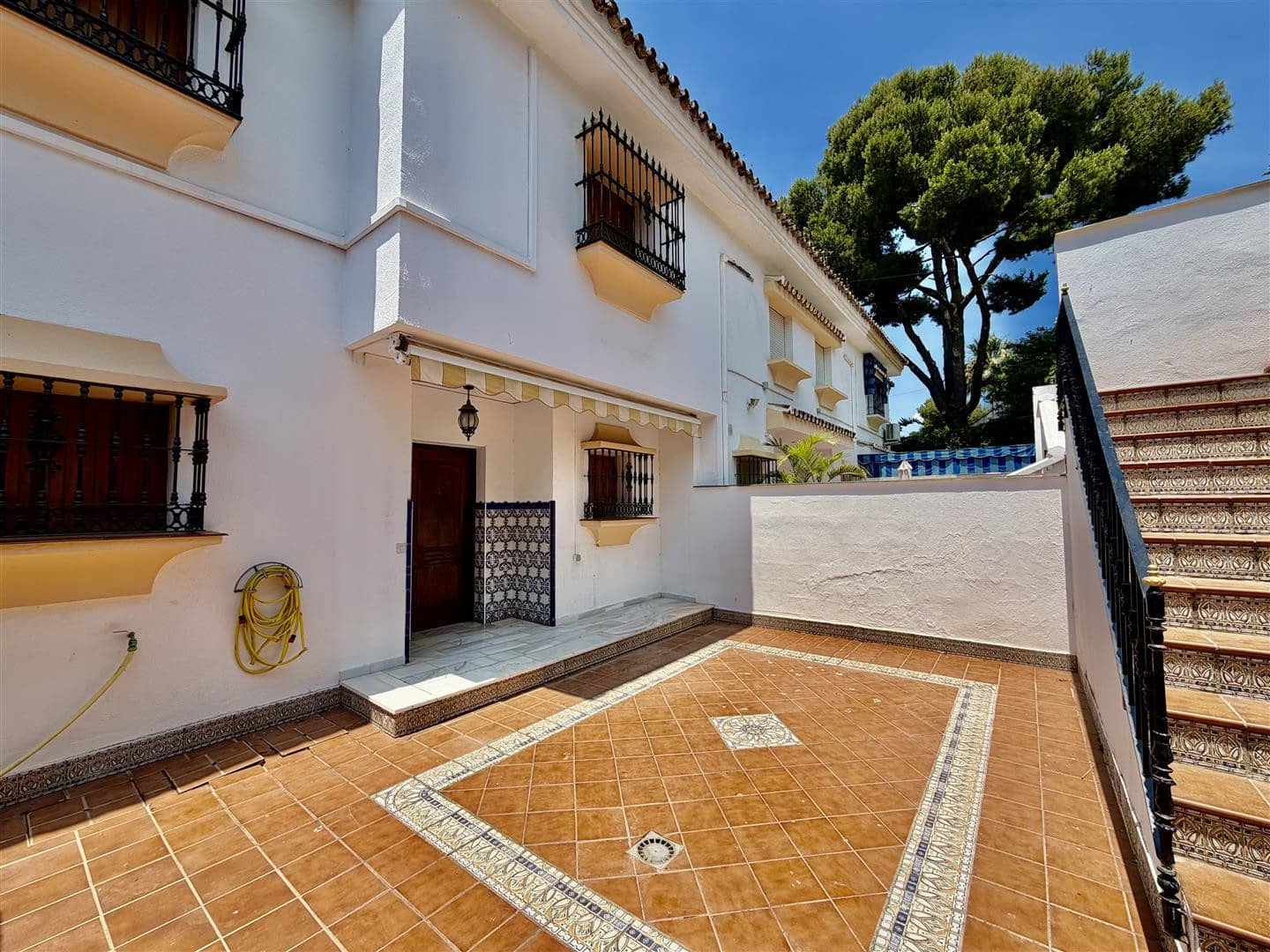 3 Zimmer Doppelhaus zu verkaufen in Nueva Andalucia mit Pool Garage - 945.000 € (Ref: 8916127)