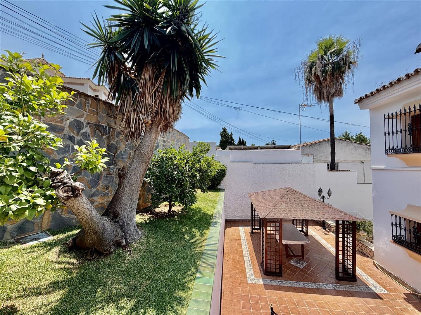 3 Zimmer Doppelhaus zu verkaufen in Nueva Andalucia mit Pool Garage - 945.000 € (Ref: 8916127)