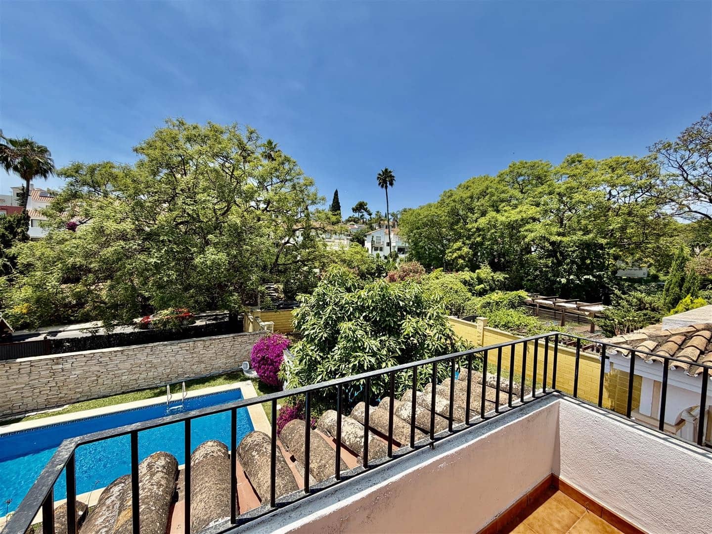 3 Zimmer Doppelhaus zu verkaufen in Nueva Andalucia mit Pool Garage - 945.000 € (Ref: 8916127)