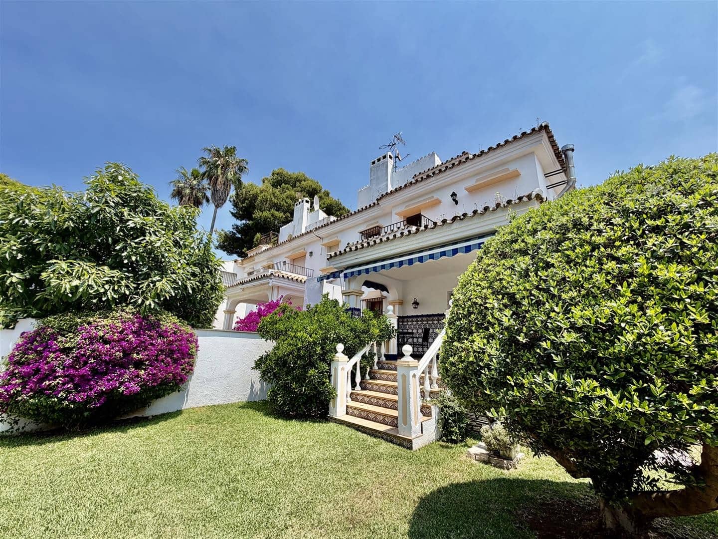 3 Zimmer Doppelhaus zu verkaufen in Nueva Andalucia mit Pool Garage - 945.000 € (Ref: 8916127)