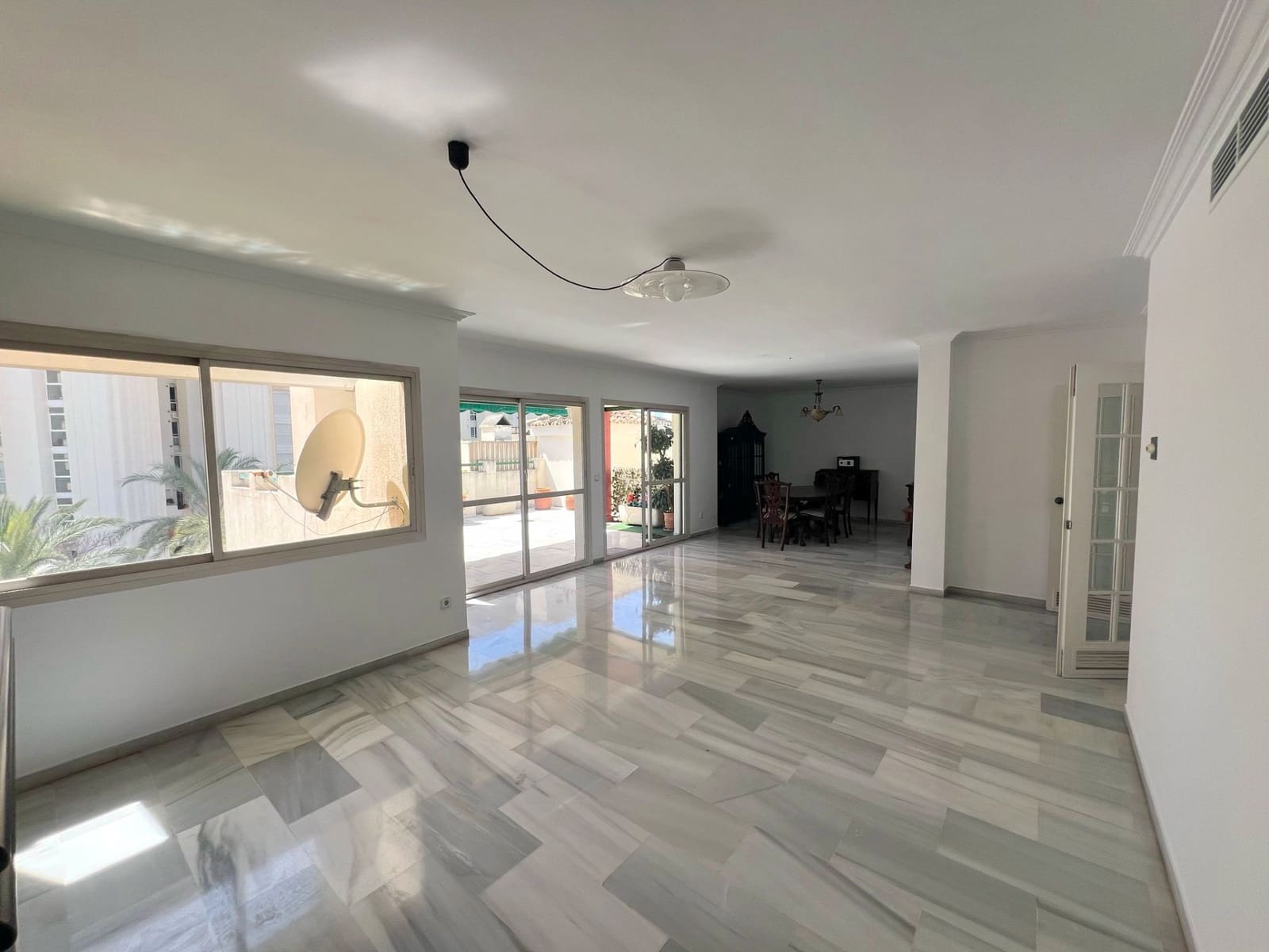 4 sypialnia Penthouse na sprzedaż w Marbella z garażem - 779 500 € (Ref: 8921345)