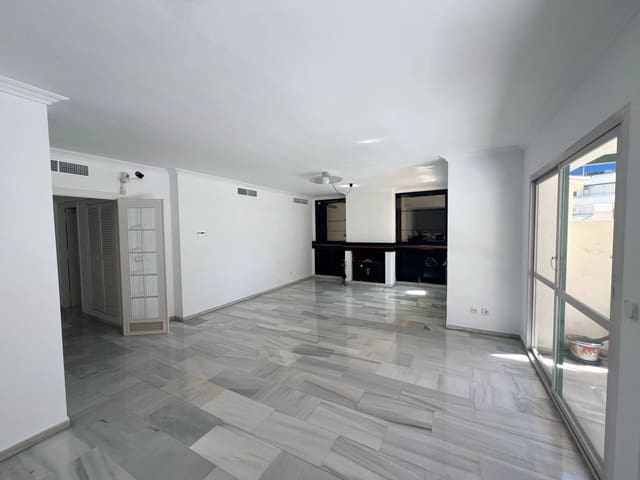 4 sypialnia Penthouse na sprzedaż w Marbella z garażem - 779 500 € (Ref: 8921345)