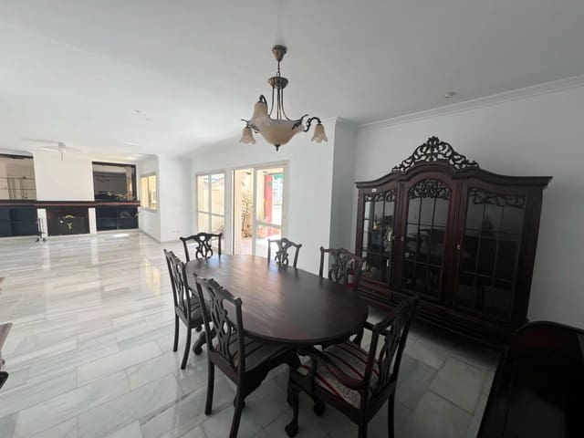 4 sypialnia Penthouse na sprzedaż w Marbella z garażem - 779 500 € (Ref: 8921345)