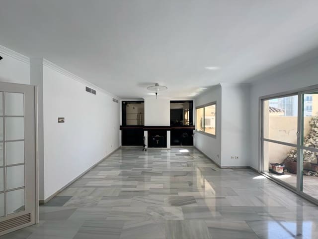 4 slaapkamer Penthouse te koop in Marbella met garage - € 779.500 (Ref: 8921345)