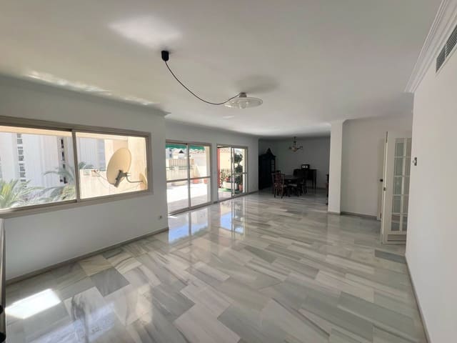 4 slaapkamer Penthouse te koop in Marbella met garage - € 779.500 (Ref: 8921345)