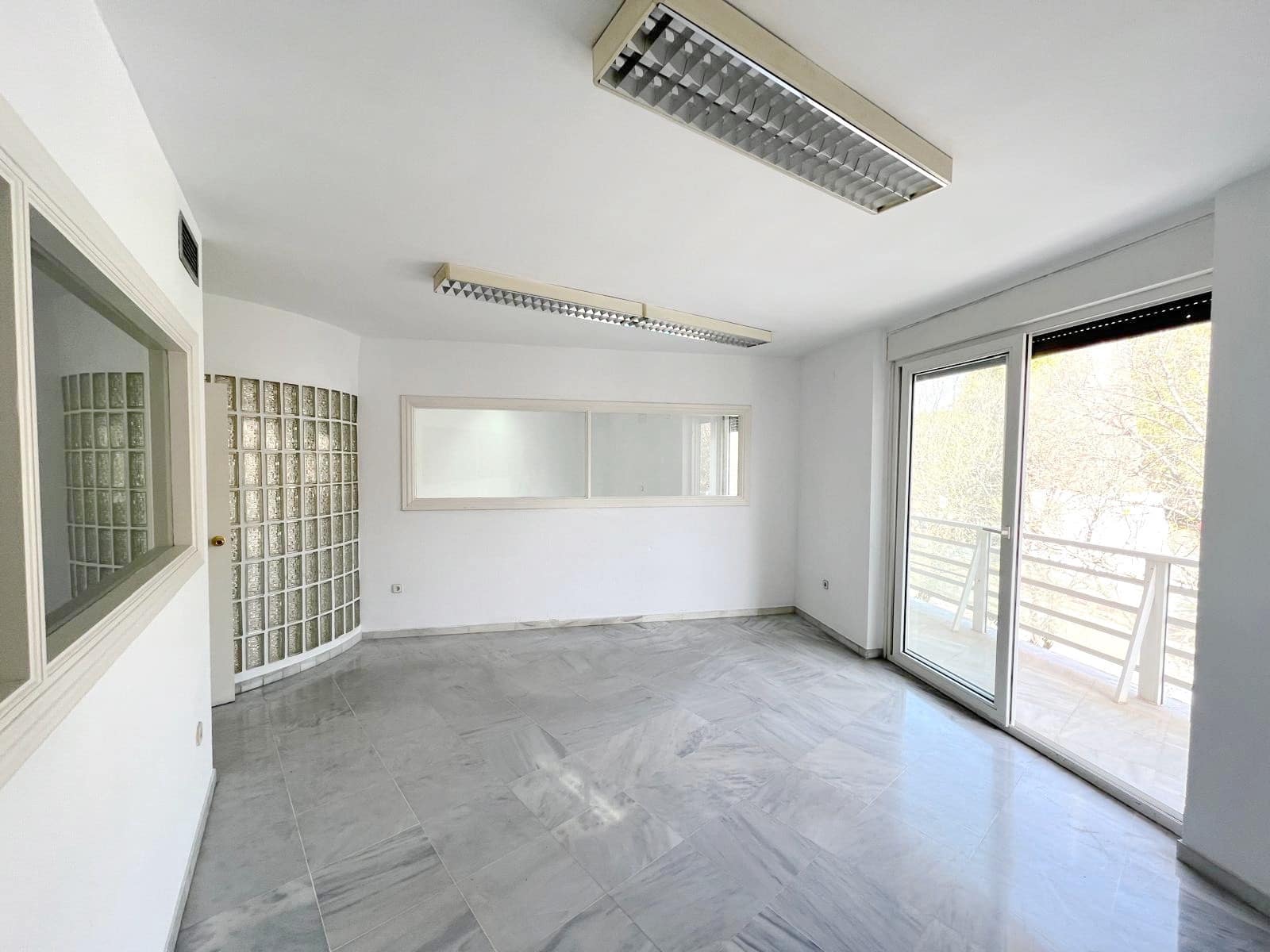 2 slaapkamer Appartement te koop in Marbella met garage - € 680.000 (Ref: 8924129)