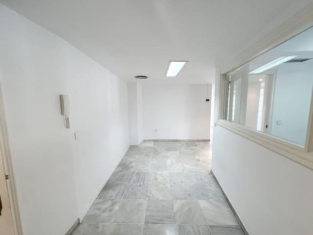 2 Zimmer Apartment zu verkaufen in Marbella mit Garage - 680.000 € (Ref: 8924129)