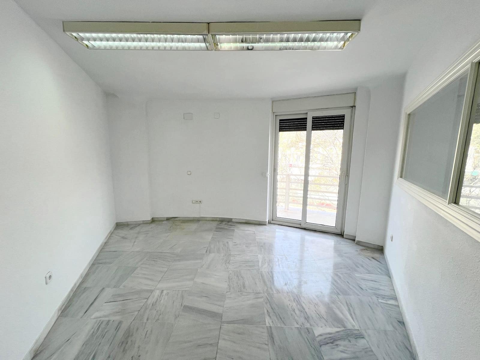 2 slaapkamer Appartement te koop in Marbella met garage - € 680.000 (Ref: 8924129)