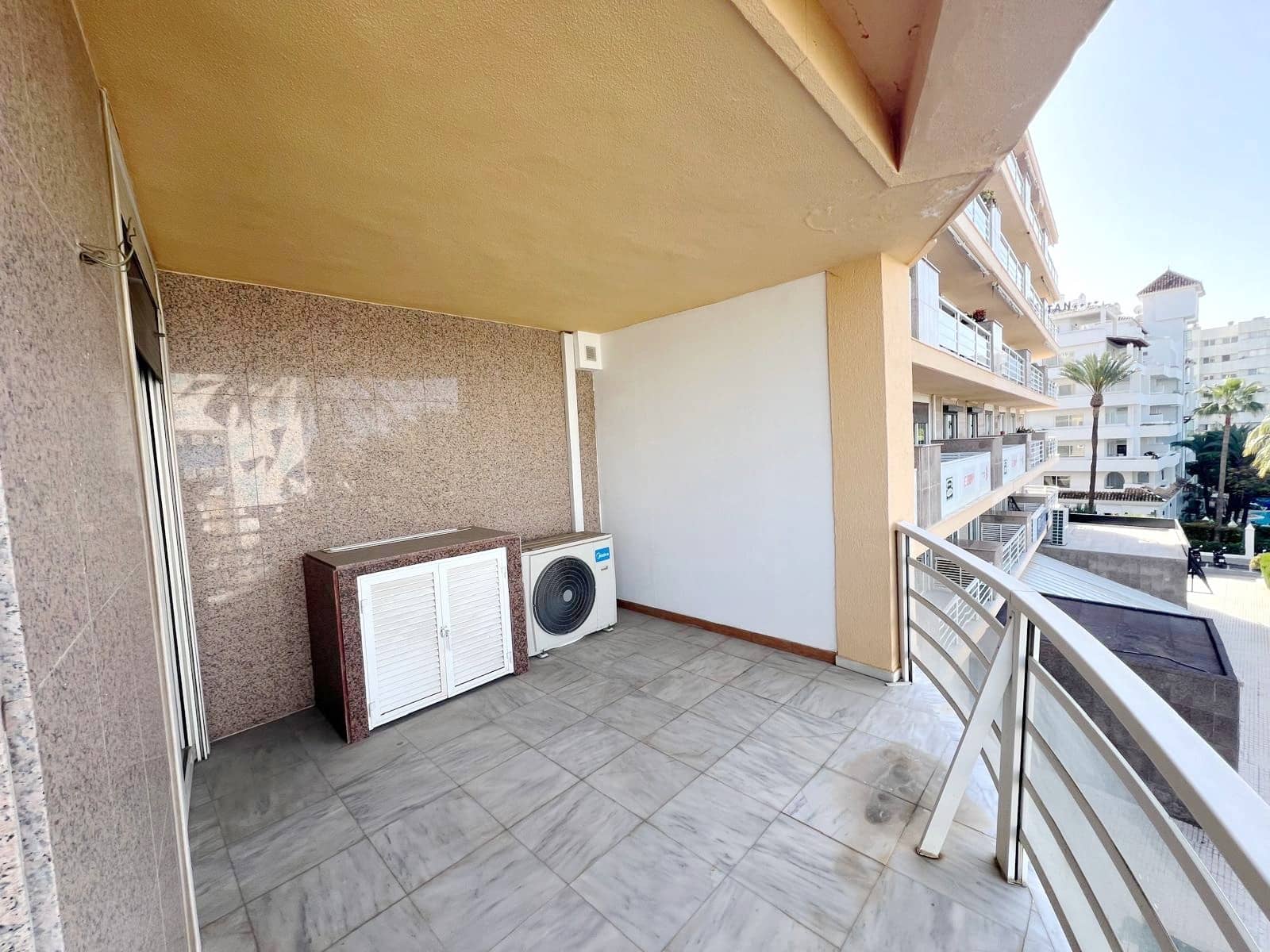 2 slaapkamer Appartement te koop in Marbella met garage - € 680.000 (Ref: 8924129)