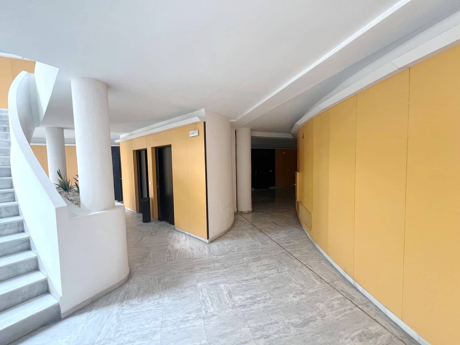 2 slaapkamer Appartement te koop in Marbella met garage - € 680.000 (Ref: 8924129)