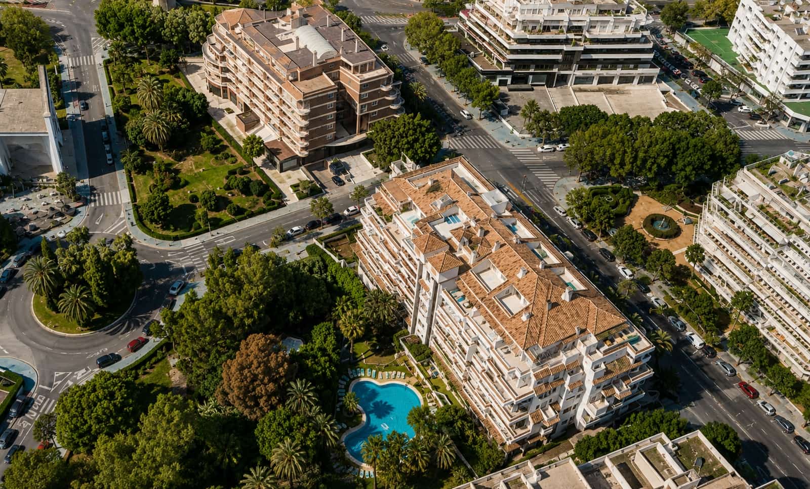 2 slaapkamer Appartement te koop in Marbella met garage - € 680.000 (Ref: 8924129)