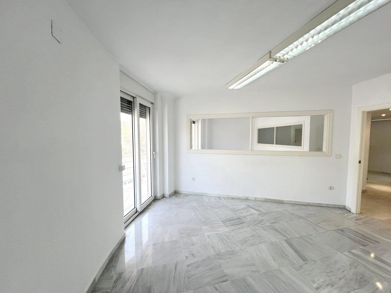 Kontor til salg i Marbella med garage - € 680.000 (Ref: 8926394)