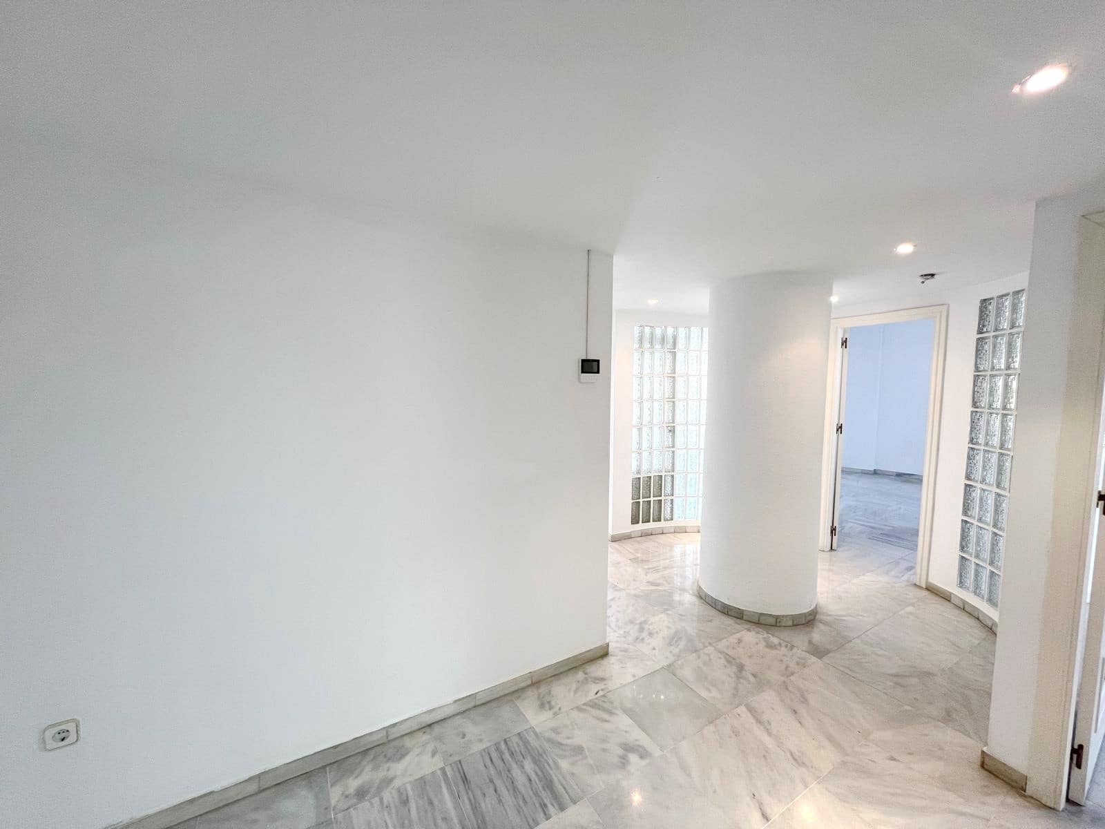 Kontor til salg i Marbella med garage - € 680.000 (Ref: 8926394)