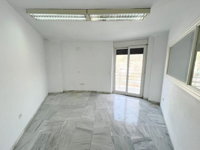 Kontor til salgs i Marbella med garasje - € 680 000 (Ref: 8926394)