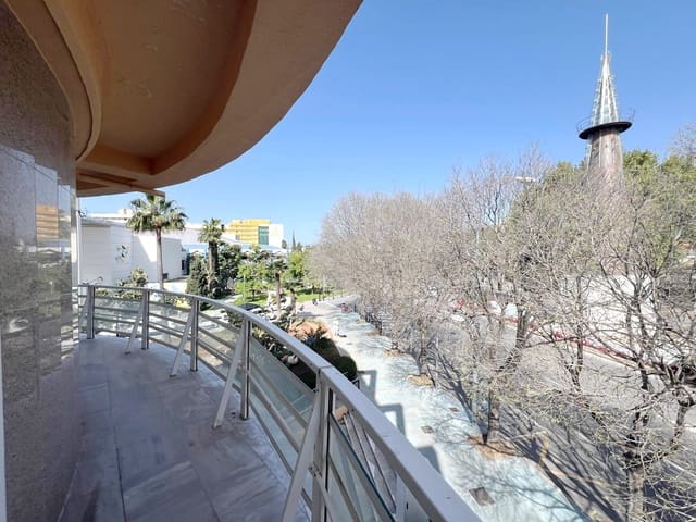 Kontor til salgs i Marbella med garasje - € 680 000 (Ref: 8926394)