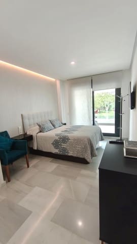 3 sypialnia Apartament na sprzedaż w Marbella z basenem garażem - 759 000 € (Ref: 8935128)