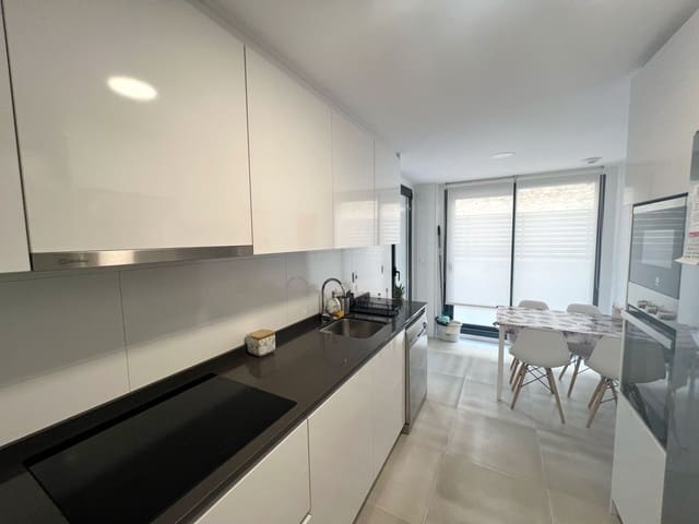 3 sypialnia Apartament na sprzedaż w Marbella z basenem garażem - 759 000 € (Ref: 8935128)