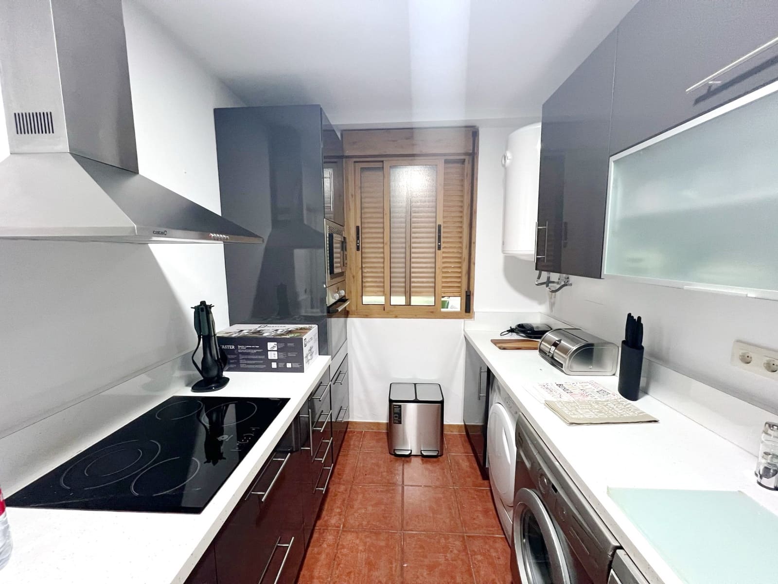 4 bedroom Apartment for sale in Marbella - € 320,000 (Ref: 8950601)