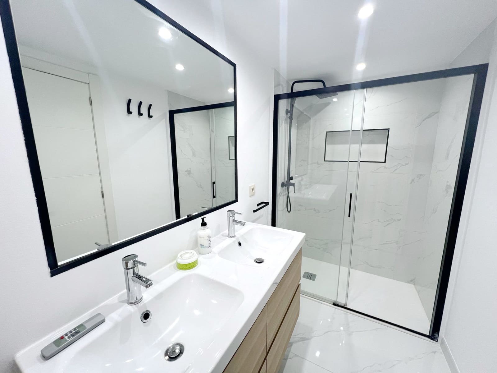 4 bedroom Apartment for sale in Marbella - € 320,000 (Ref: 8950601)