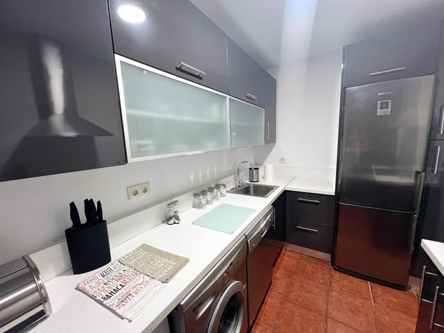 4 bedroom Apartment for sale in Marbella - € 320,000 (Ref: 8950601)