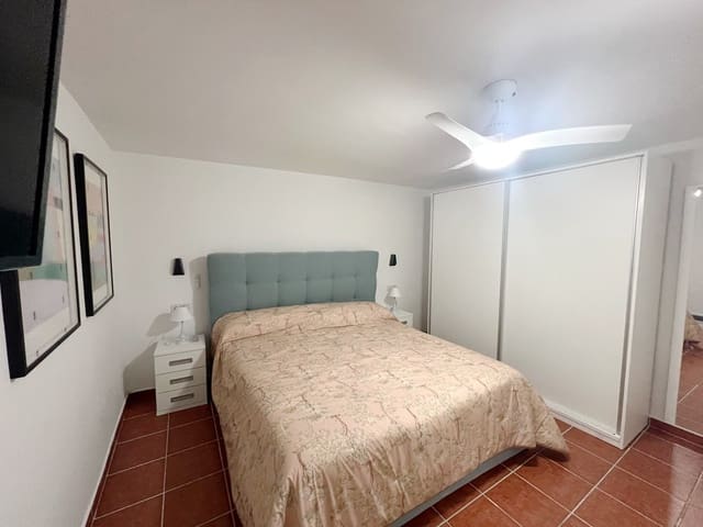 4 bedroom Apartment for sale in Marbella - € 320,000 (Ref: 8950601)