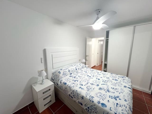 4 bedroom Apartment for sale in Marbella - € 320,000 (Ref: 8950601)