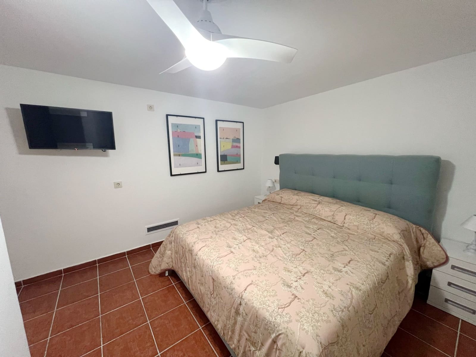 4 bedroom Apartment for sale in Marbella - € 320,000 (Ref: 8950601)