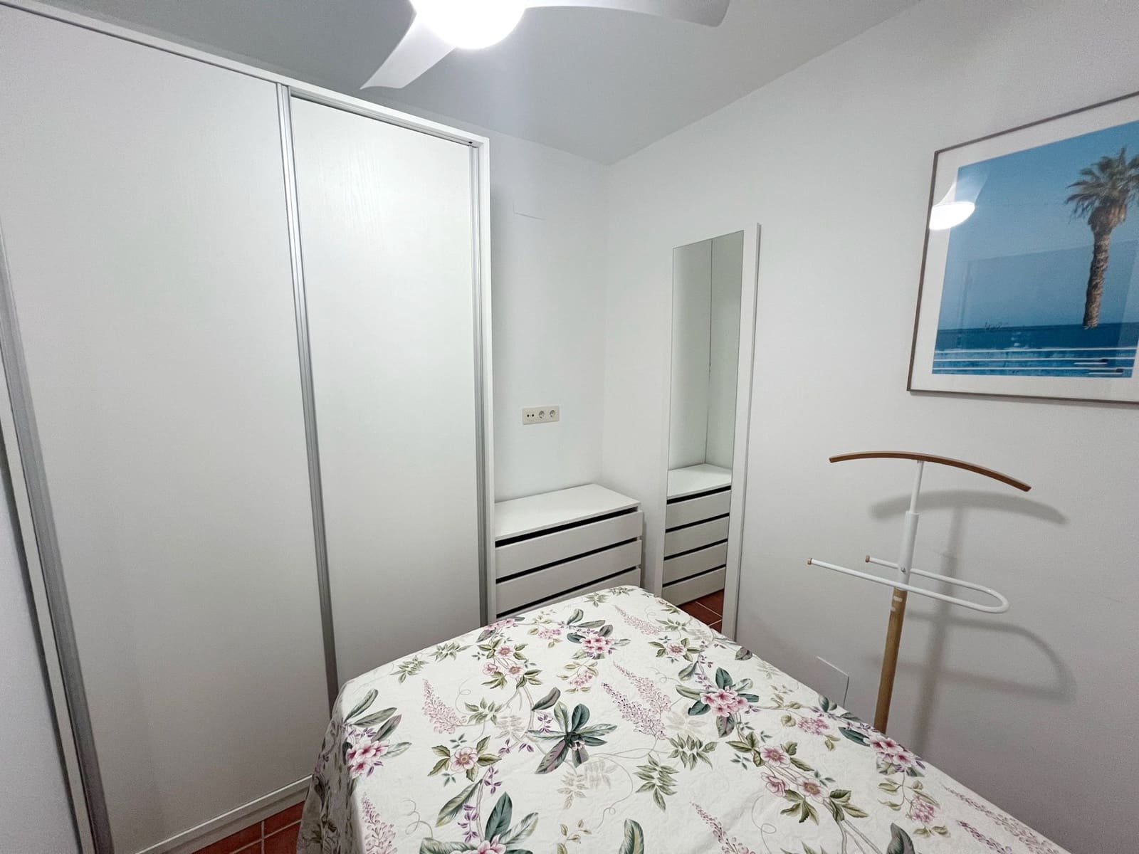 4 bedroom Apartment for sale in Marbella - € 320,000 (Ref: 8950601)