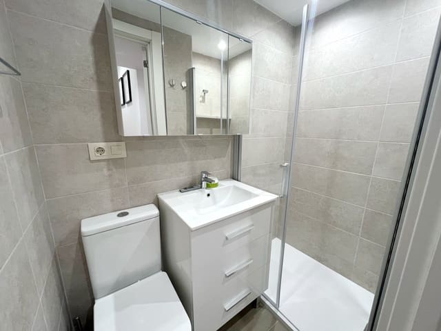 4 bedroom Apartment for sale in Marbella - € 320,000 (Ref: 8950601)