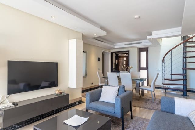 2 quarto Penthouse para venda em Estepona com piscina garagem - 630 000 € (Ref: 8950602)