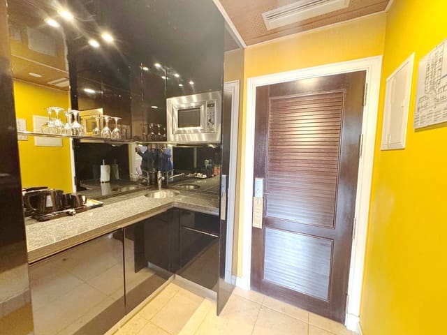 1 soverom Penthouse til salgs i Marbella med svømmebasseng garasje - € 699 000 (Ref: 8968563)