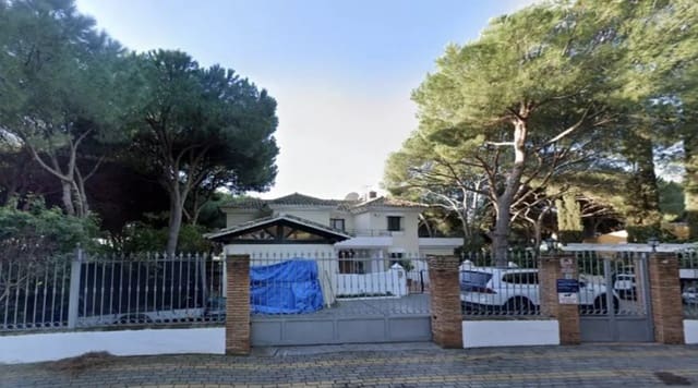 3 makuuhuone Huvila myytävänä paikassa Marbella mukana uima-altaan 
autotalli - 1 896 000 € (Ref: 8988166)