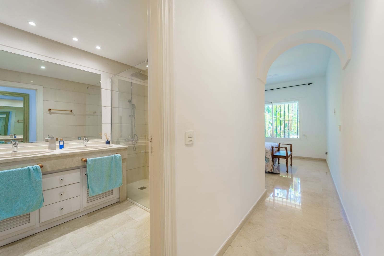 2 soverom Leilighet til salgs i Guadalmansa med svømmebasseng garasje - € 550 000 (Ref: 9001251)