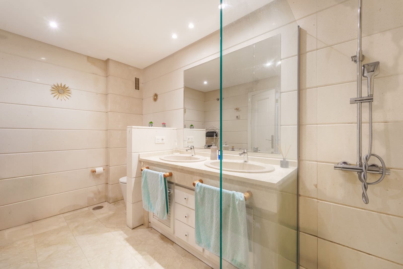 2 soverom Leilighet til salgs i Guadalmansa med svømmebasseng garasje - € 550 000 (Ref: 9001251)