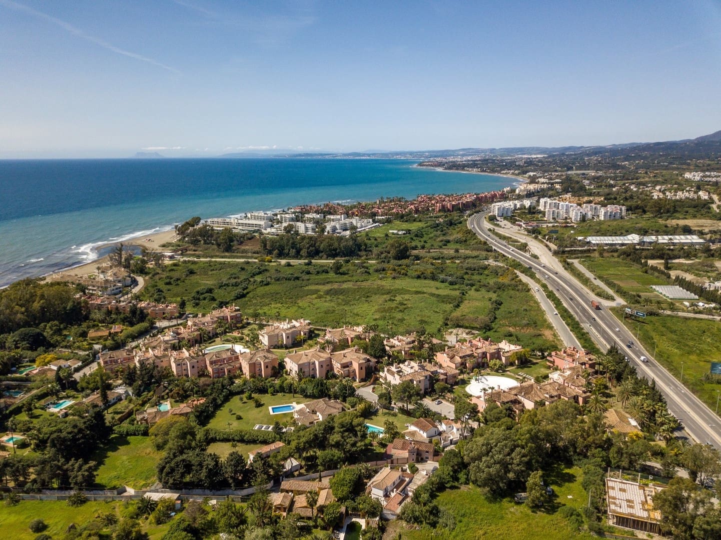 2 soverom Leilighet til salgs i Guadalmansa med svømmebasseng garasje - € 550 000 (Ref: 9001251)