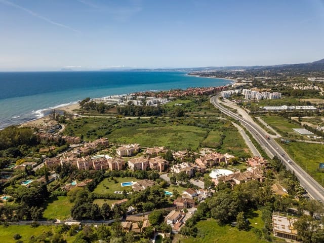 2 bedroom Apartment for sale in Guadalmansa, Estepona with pool garage - € 550,000 (Ref: 9001251)
