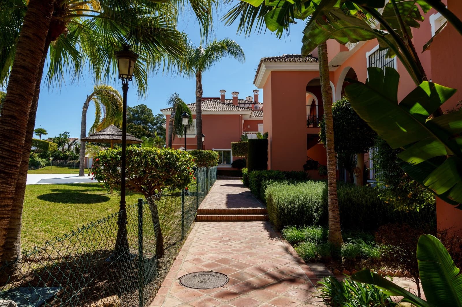 2 soverom Leilighet til salgs i Guadalmansa med svømmebasseng garasje - € 550 000 (Ref: 9001251)