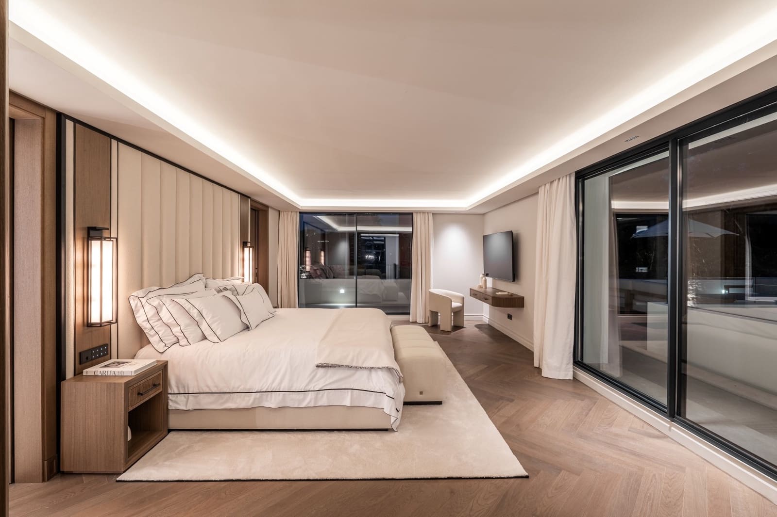 5 bedroom Villa for sale in Nueva Andalucia with pool garage - € 8,300,000 (Ref: 9001252)