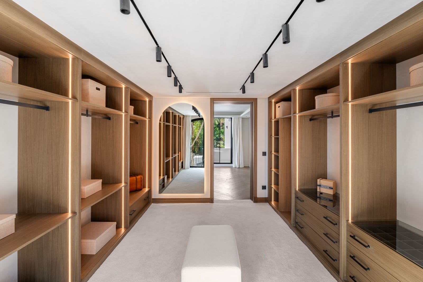 5 bedroom Villa for sale in Nueva Andalucia with pool garage - € 8,300,000 (Ref: 9001252)