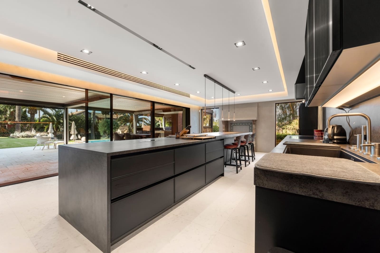 6 quarto Moradia para venda em Marbella com piscina garagem - 3 999 000 € (Ref: 9001253)